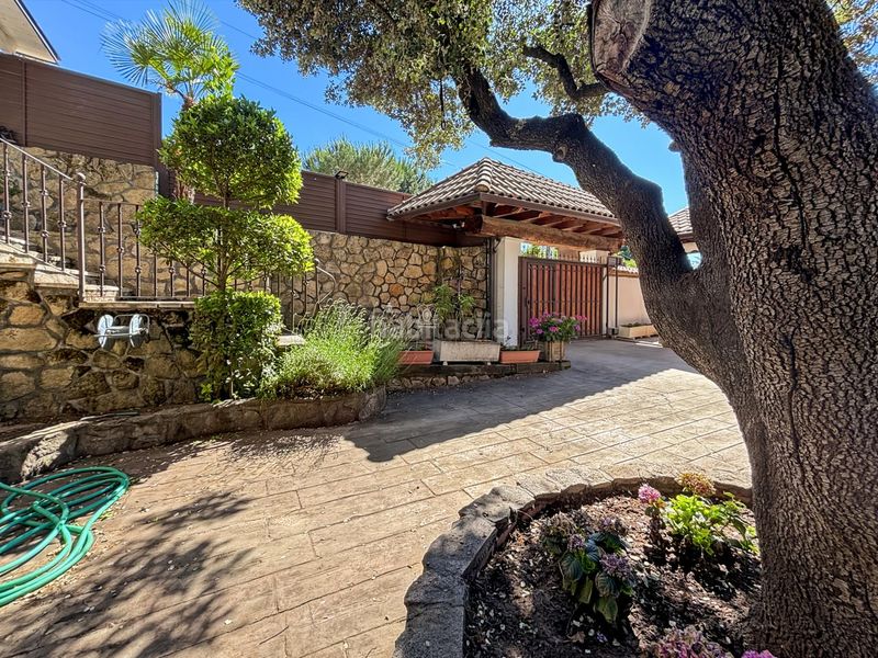 Foto bc7bf78f-4334-485b-b639-043cb25bc365. Casa amb aparcament piscina a Las Zorreras-Monte Encinar Escorial (El)