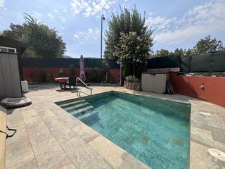 Maison jumelée à Los Lagos. Chalet pareado en venta en moralzarzal
