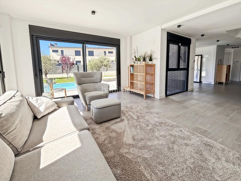 Foto cee82d0b-5384-4b53-b651-4a52628a4003. Casa amb calefacció aparcament piscina a Colegios Moralzarzal