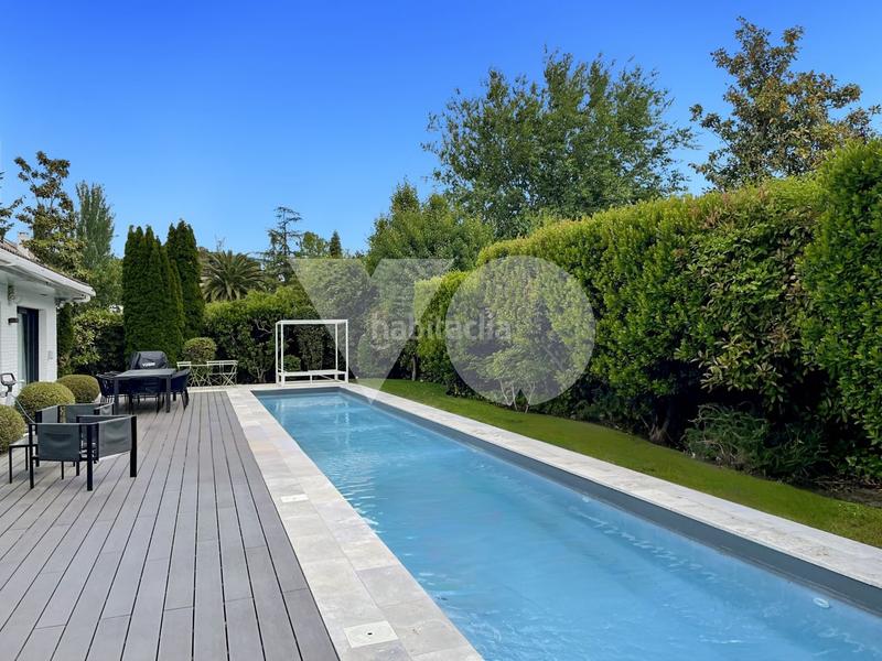 Foto dbde6d70-efe6-4208-9773-9b71bc82ed02. Maison avec chauffage parking piscine dans Monteclaro Pozuelo de Alarcón