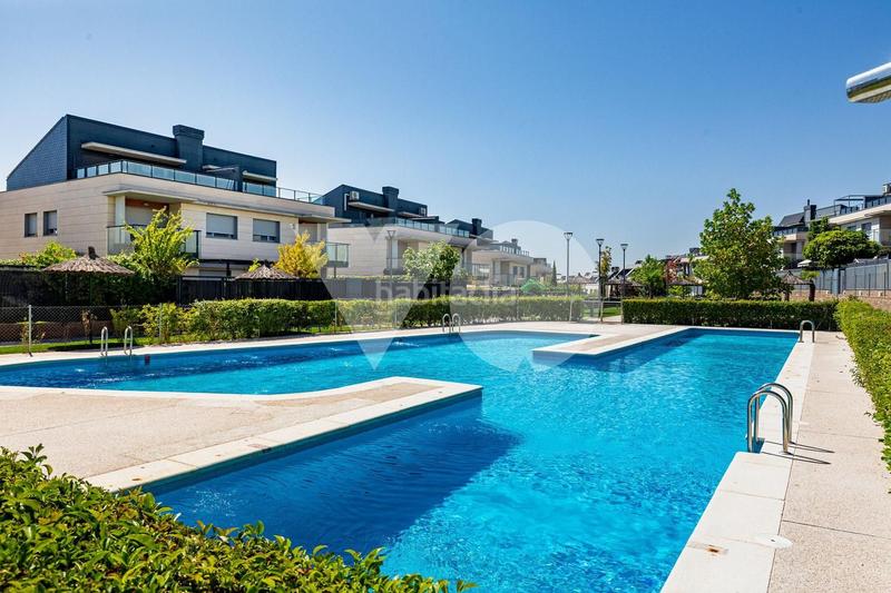 Foto 4b373759-c27d-42f3-9f8d-9f35a251ff65. Reihenhaus mit heizung pool in Valenoso Boadilla del Monte