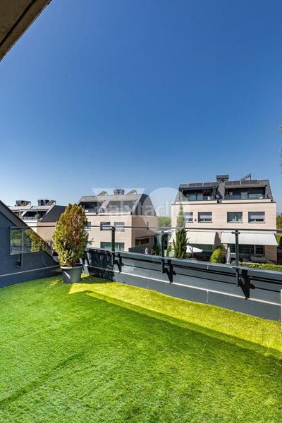 Foto 4d932375-ad1e-4d9a-b6ee-1a575ee02d4c. Reihenhaus mit heizung pool in Valenoso Boadilla del Monte