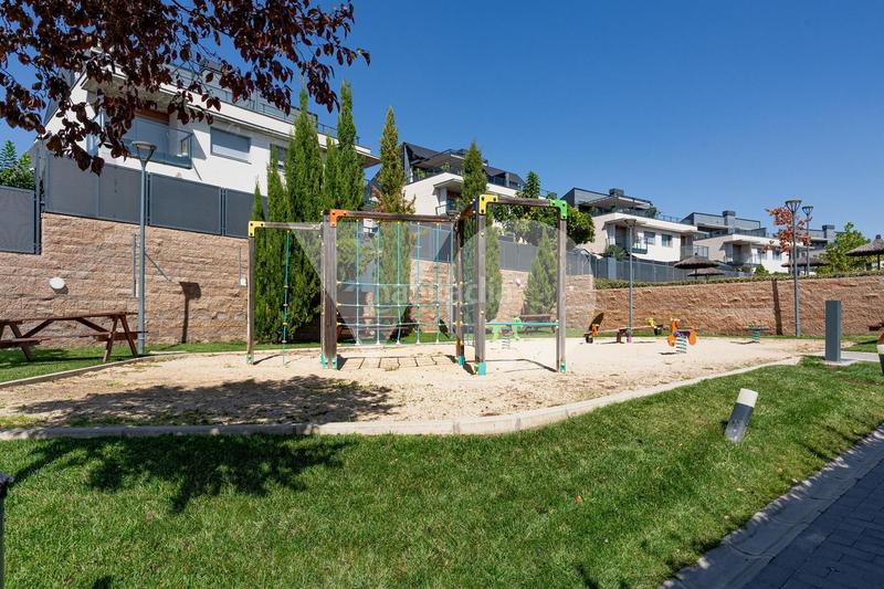 Foto 7466c426-559a-4692-9c22-3a044e8c759b. Reihenhaus mit heizung pool in Valenoso Boadilla del Monte