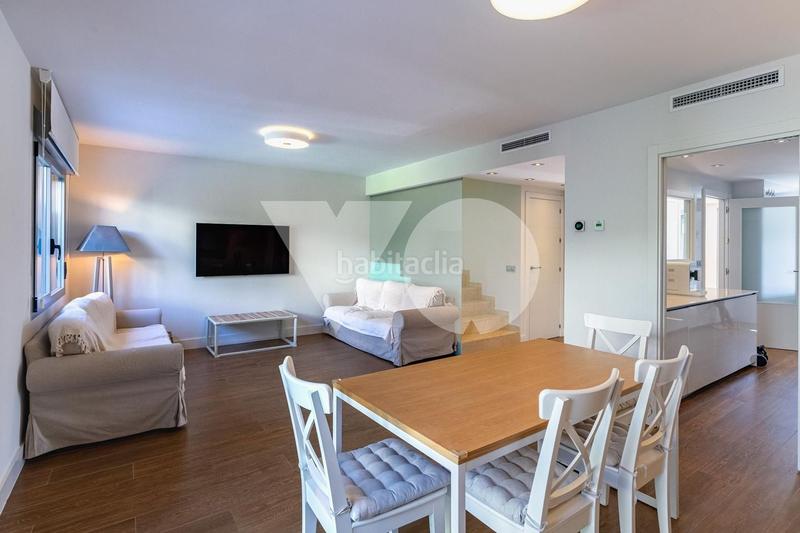 Foto cedfaa9a-8b69-4d45-b8c9-d41b50a55819. Reihenhaus mit heizung pool in Valenoso Boadilla del Monte