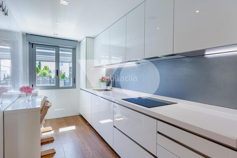 Foto fa9913df-8ac8-4a0a-9c77-30524191b052. Reihenhaus mit heizung pool in Valenoso Boadilla del Monte