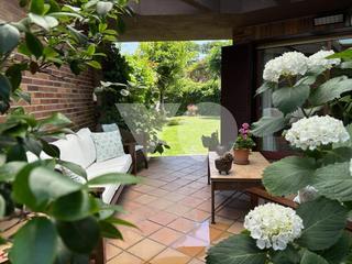 Casa a Carretera del Plantío. Chalet pareado en venta, carretera del plantío, majadahonda, mad