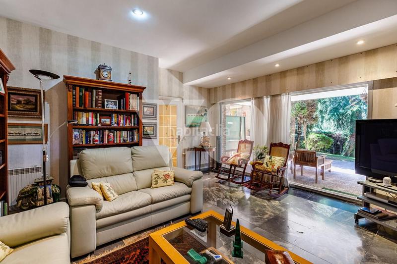 Foto b05b67a7-f494-44f3-a0f9-d1415f4a9759. Casa amb calefacció aparcament piscina a Monte el Pilar Majadahonda