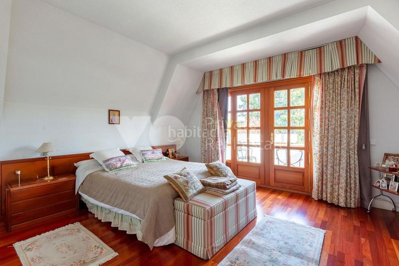 Foto a6238fc0-3d2d-434b-b8e4-691684370792. Casa amb calefacció aparcament piscina a Aravaca Madrid