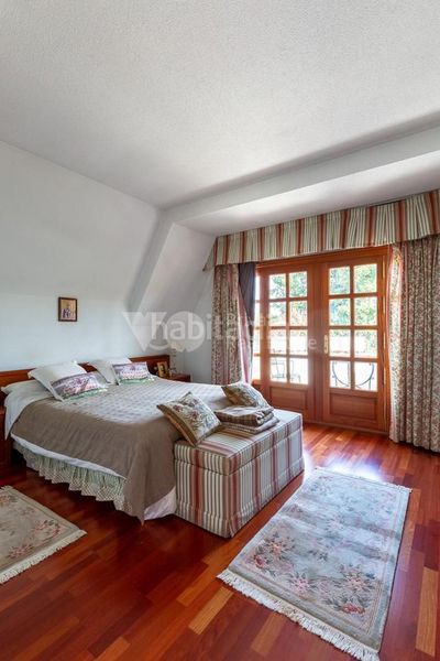 Foto a64238aa-558c-4cc0-9708-687ac01142b5. Casa amb calefacció aparcament piscina a Aravaca Madrid