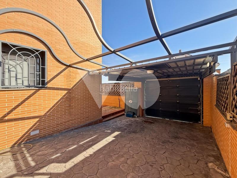 Foto 057614f8-9f58-474a-9c72-2d26f44f9d16. Casa adossada amb calefacció piscina a Hospital Valdemoro