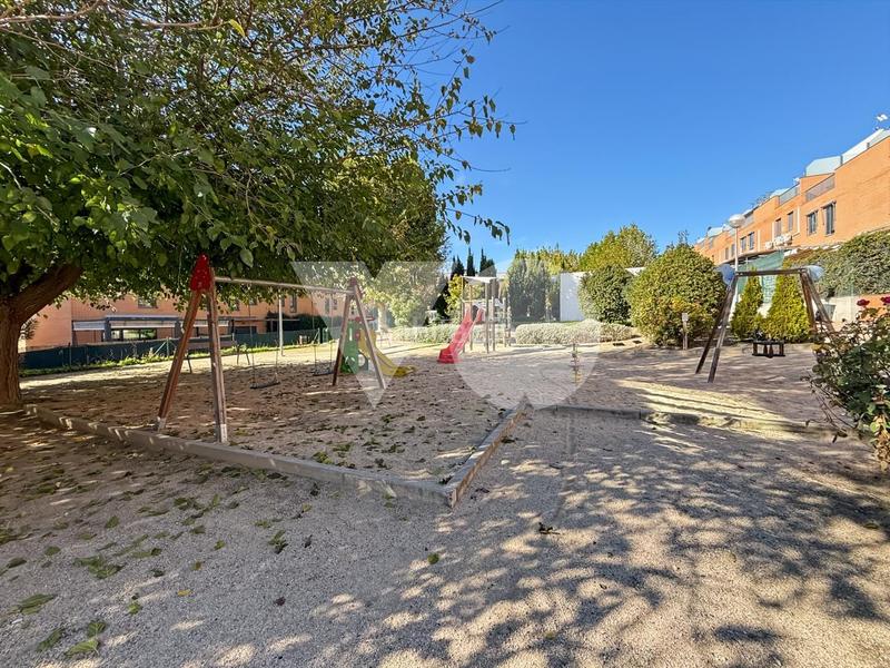 Foto ae4c9861-c21b-4fdc-b720-505ffaf886aa. Casa adossada amb calefacció piscina a Hospital Valdemoro