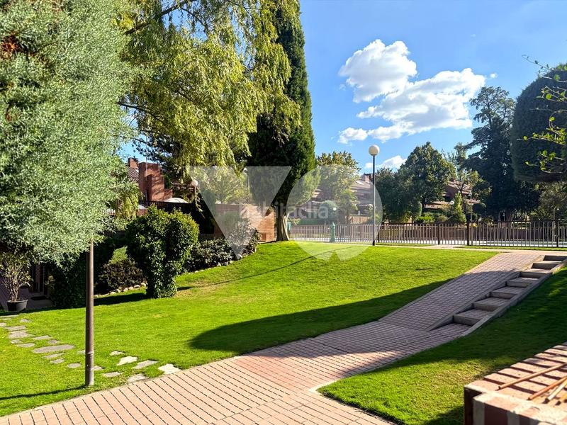 Foto 0a40af5e-df04-4db3-b3d0-a22b7a51149c. Casa adossada amb calefacció piscina a El Burgo Rozas de Madrid (Las)