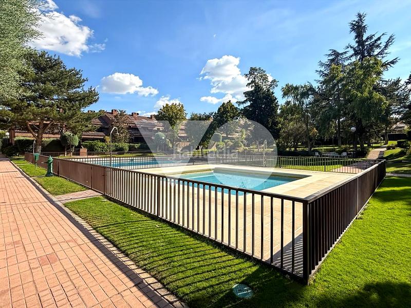 Foto 0c972d93-300a-4104-964d-1c3c337caf23. Casa adossada amb calefacció piscina a El Burgo Rozas de Madrid (Las)