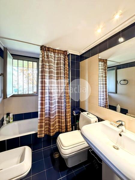 Foto 2efd79f5-db0a-4374-8d70-4a46856153e2. Casa adossada amb calefacció piscina a El Burgo Rozas de Madrid (Las)