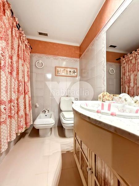 Foto b4a631f5-1545-4f10-a726-358a1b602c94. Casa adossada amb calefacció piscina a El Burgo Rozas de Madrid (Las)