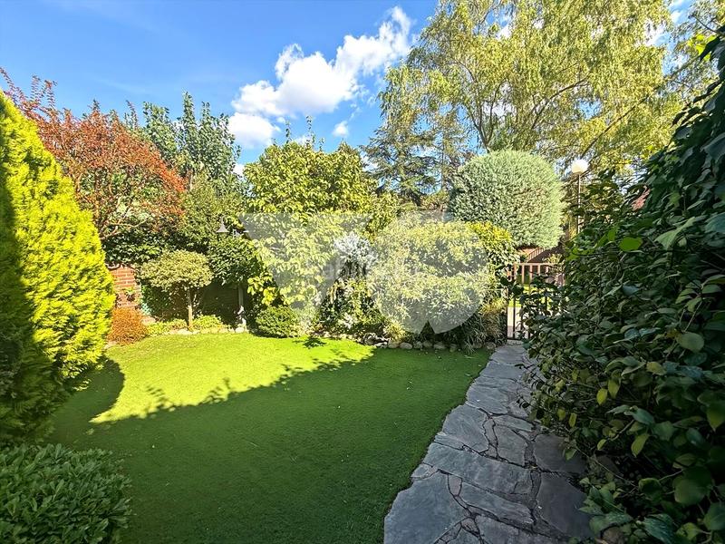 Foto b5e7f640-e638-4753-94bc-b70288fd5b7e. Casa adossada amb calefacció piscina a El Burgo Rozas de Madrid (Las)