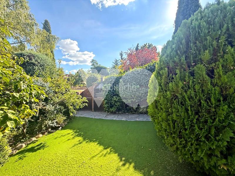 Foto f3a8d1dd-44e0-4a27-a293-3442a39a84c4. Casa adossada amb calefacció piscina a El Burgo Rozas de Madrid (Las)