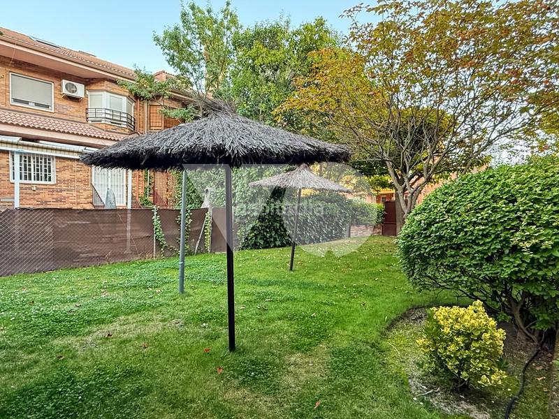 Foto 43a60e48-0cdc-42b1-895c-2da7571886b7. Dúplex amb calefacció aparcament piscina a Los Llanos-Valle Pardo Villanueva del Pardillo