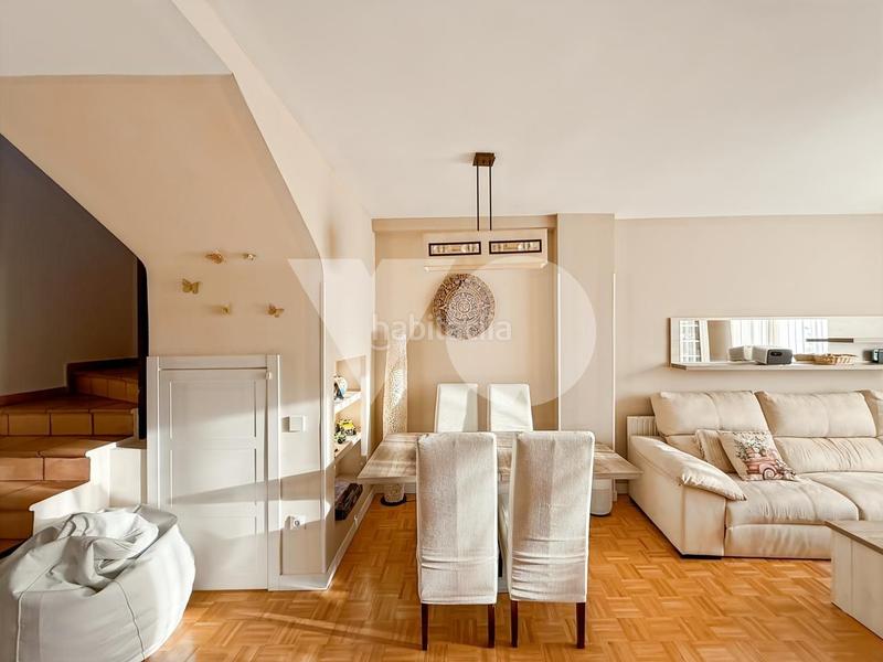 Foto 8fc0f5db-fa60-413c-b54d-3cd3a5063098. Dúplex amb calefacció aparcament piscina a Los Llanos-Valle Pardo Villanueva del Pardillo