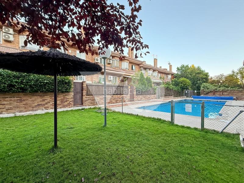 Foto b55f912e-4acc-44b7-ba49-38a594796daf. Dúplex amb calefacció aparcament piscina a Los Llanos-Valle Pardo Villanueva del Pardillo