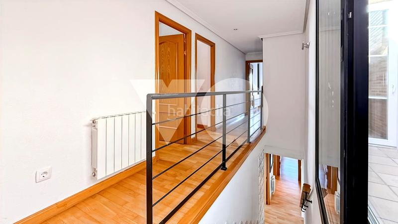 Foto 098754e5-a58e-46b3-b0b5-74926237a93d. Rent duplex with heating parking pool in Golf-El Carralero Majadahonda