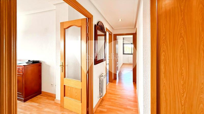 Foto 0f2bae19-59be-4530-a5e6-3bd8aff45920. Rent duplex with heating parking pool in Golf-El Carralero Majadahonda