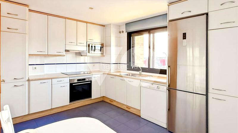 Foto 301b34b2-af4e-4833-89f1-90415f25b199. Rent duplex with heating parking pool in Golf-El Carralero Majadahonda