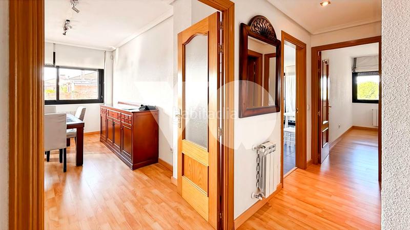 Foto 3bd6e1b8-a5b3-4f22-bf59-8e12e2be076e. Rent duplex with heating parking pool in Golf-El Carralero Majadahonda