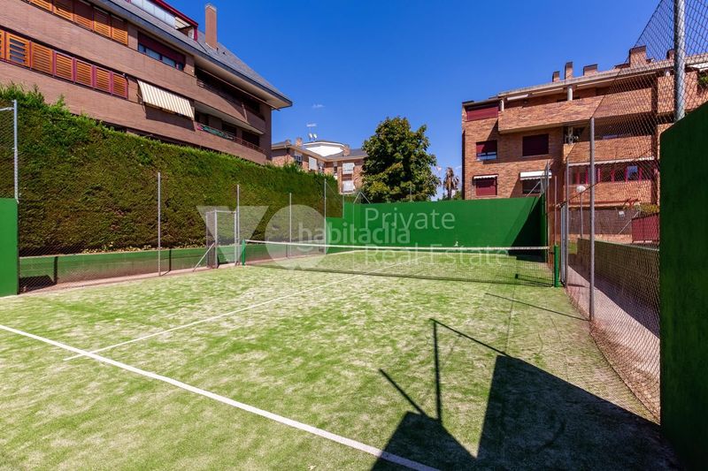Foto 0bc3240b-4b17-48d4-b539-88579dd7c7f8. Pis amb calefacció aparcament piscina a Golf-El Carralero Majadahonda