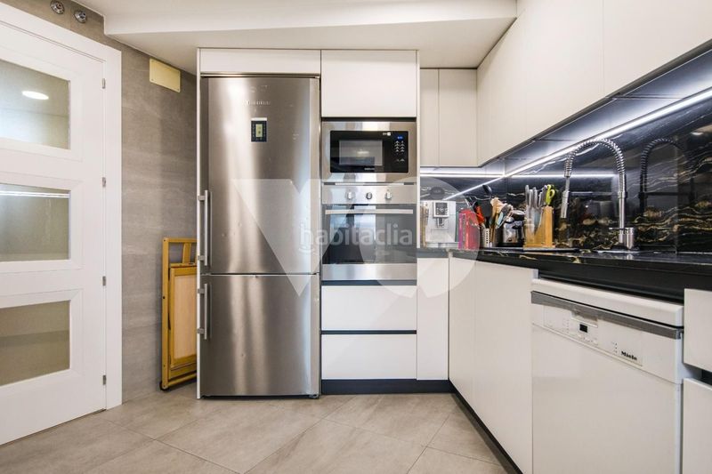 Foto 7386aee3-5286-43c3-b445-40d12065b1f1. Dúplex amb calefacció aparcament piscina a Norte Majadahonda