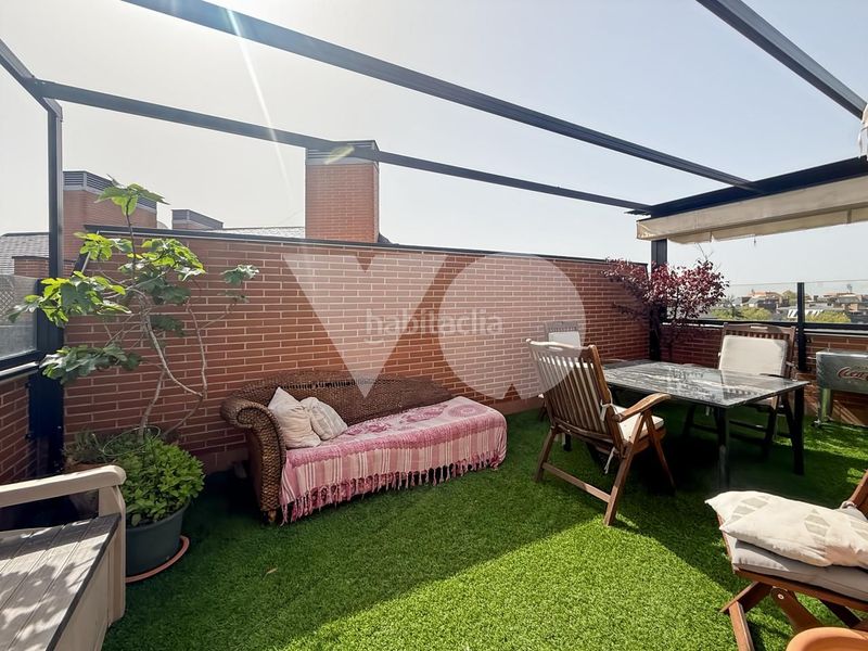 Foto b802a8f3-b702-4e5d-9851-a13a597d0973. Dúplex amb calefacció aparcament piscina a Norte Majadahonda