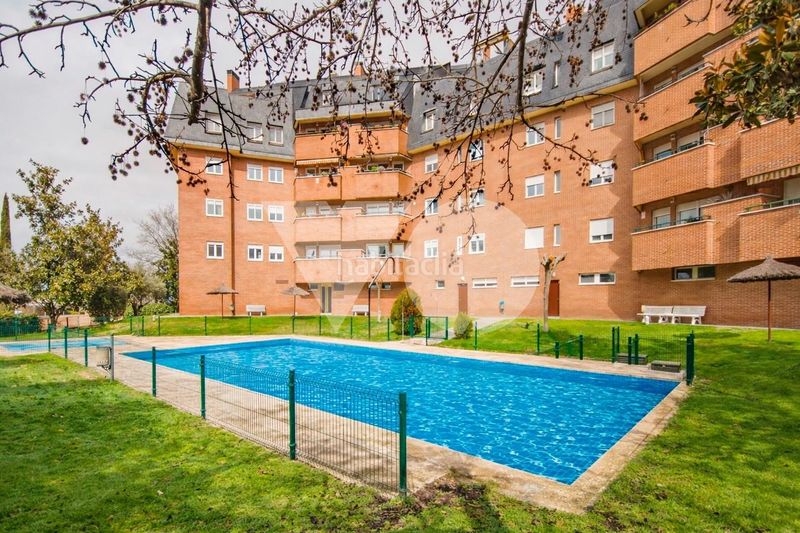 Foto c7c4318d-6938-4733-8cb0-4e2ce4fa534a. Dúplex amb calefacció aparcament piscina a Norte Majadahonda