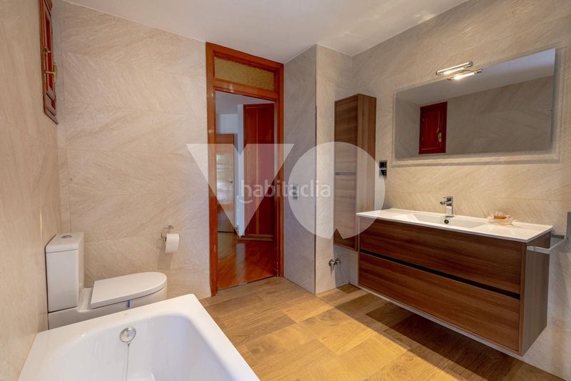 Foto 55dc2c46-0f70-4e05-b77f-127db53cdabd. Casa aparellada amb calefacció aparcament a La Florida - El Plantío Madrid