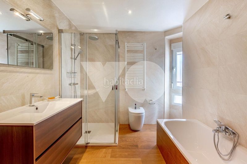 Foto a0dd5e75-4dcc-4b96-9a80-a9c5ad3a939f. Casa aparellada amb calefacció aparcament a La Florida - El Plantío Madrid