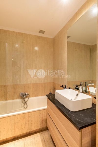 Foto f9dbf74a-6677-41bb-9611-8ac7d7aa413c. Planta baixa amb calefacció aparcament piscina a Boadilla del Monte