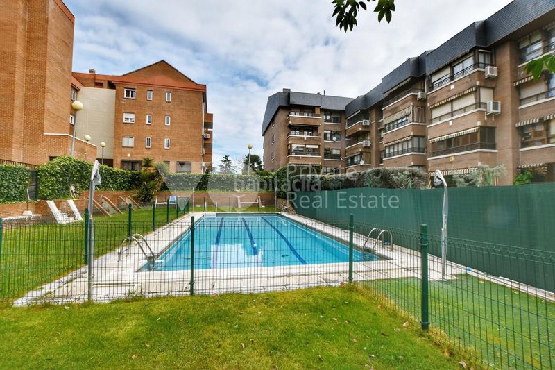 Foto 0c4fdf09-995e-4a16-b36f-f2e7c05a5702. Pis amb calefacció aparcament piscina a Yucatán-La Cornisa Rozas de Madrid (Las)