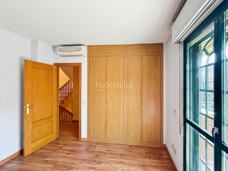 Foto 40db12a6-4202-4b23-84e3-3762c1874215. Casa adossada amb calefacció piscina a Prado de Santo Domingo Alcorcón