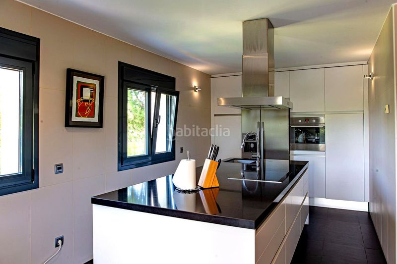Foto f8a21dc0-96b8-41f7-8b36-a43c9bfedef0. Casa amb calefacció aparcament piscina a El Olivar de Mirabal Boadilla del Monte