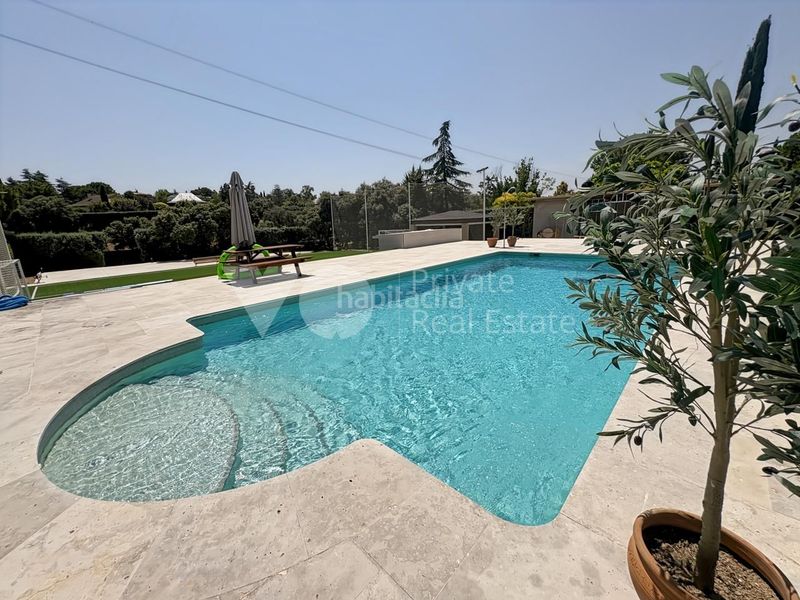 Foto 0538203b-92ac-4f60-8160-a2c4fe9232c2. Casa amb calefacció aparcament piscina a Parque Boadilla Boadilla del Monte