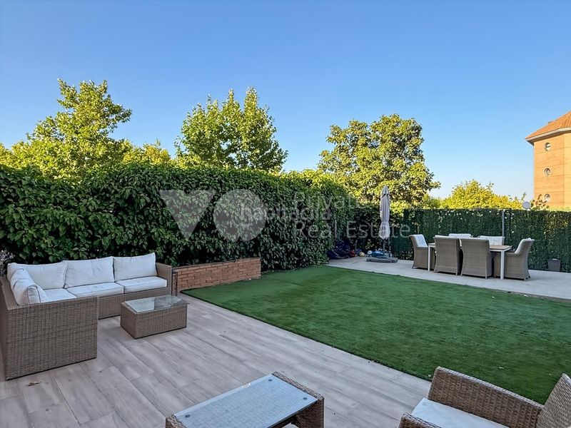 Foto df0ea9dd-288d-4cc4-9442-828800f6ae1a. Planta baixa amb calefacció aparcament piscina a Boadilla del Monte