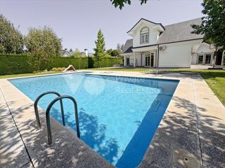Maison à Las Lomas. Chalet independiente en venta en las lomas, boadilla del monte m