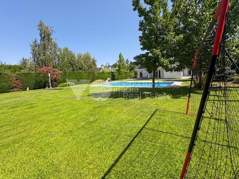 Foto aac04f37-688d-45f6-8148-fcf9ed5f3399. Casa amb calefacció aparcament piscina a Las Lomas Boadilla del Monte