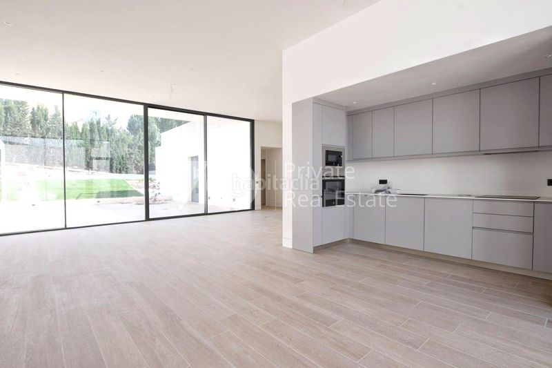 Foto e35e33a1-3d99-4c27-b7ef-e5563f2c8b78. Casa amb calefacció aparcament piscina a Bonanza Boadilla del Monte