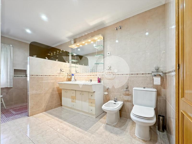 Foto 8605b2a2-3830-4f3f-a1fb-161bb19b8de0. Casa bifamiliare con riscaldamento parcheggio in Fresnos I y II Torrejón de Ardoz