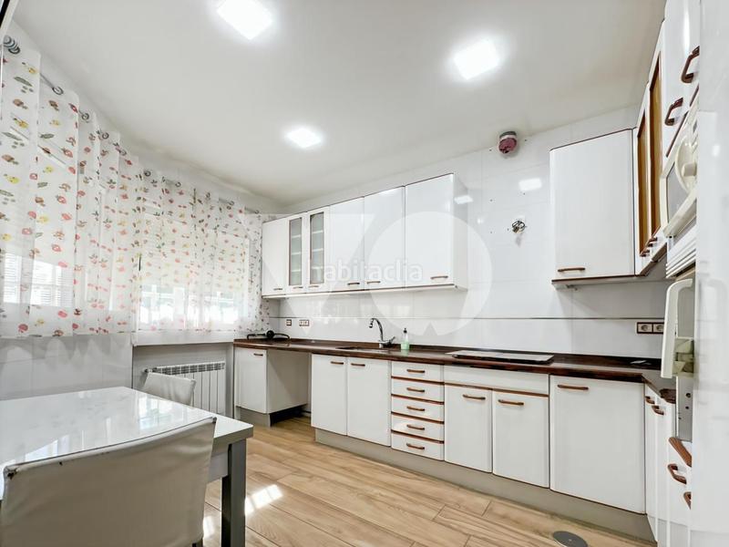 Foto be3dc2c1-dc6e-422f-b2bd-49a9fbf719e2. Casa bifamiliare con riscaldamento parcheggio in Fresnos I y II Torrejón de Ardoz