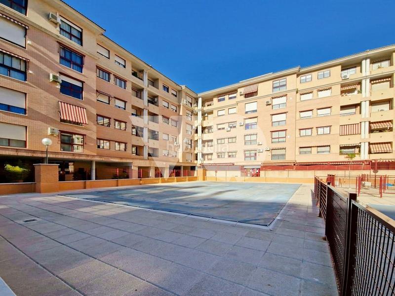 Foto 70dad9be-5dc5-4465-b712-cdfbeee1907b. Piano terra con riscaldamento parcheggio piscina in Torrejón de Ardoz