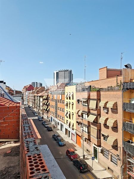 Foto b47e682f-377d-4210-b431-dc247eab4c4b. Apartament amb calefacció a Valdeacederas Madrid