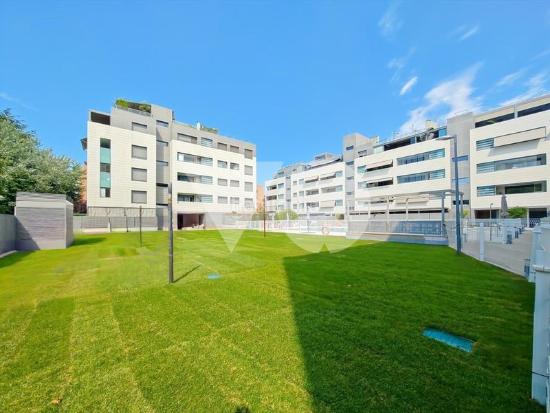 Foto 160814c4-3c1f-49c1-87ab-860233f16910. Duplex avec chauffage parking piscine dans Alameda de Osuna Madrid