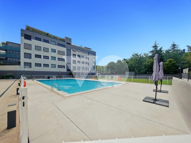 Foto 35ef2136-b104-4142-a2f2-b38b77a0efb8. Duplex avec chauffage parking piscine dans Alameda de Osuna Madrid