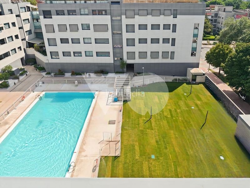 Foto 4fba66b9-8d04-49ab-984a-ed278045d0a9. Duplex avec chauffage parking piscine dans Alameda de Osuna Madrid